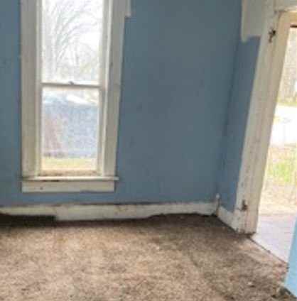 116 N Poplar St - Photo 3 of 4