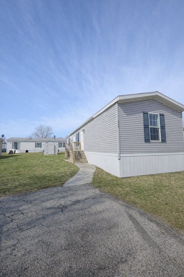 148 Laurel Leah