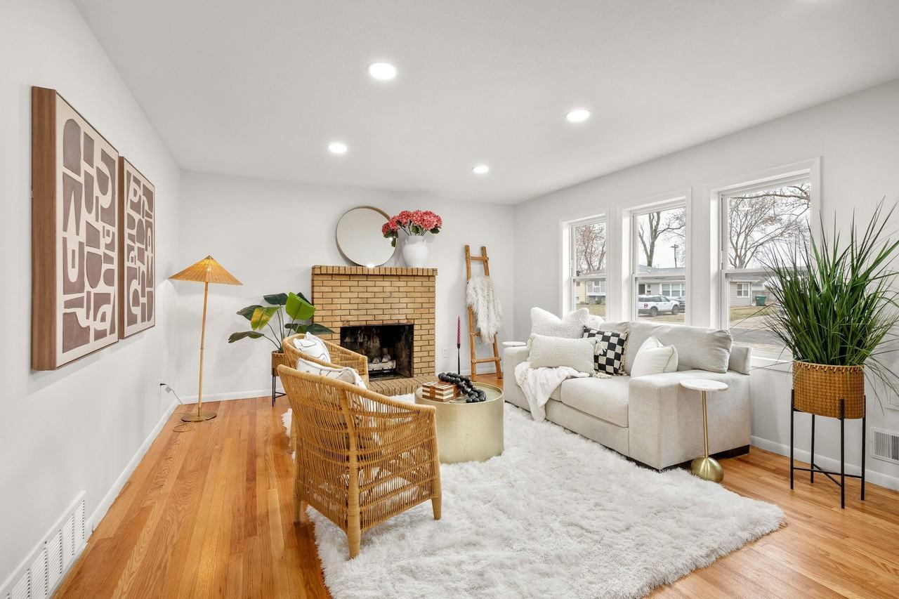 709 Sw 7th St - Photo 2 of 3