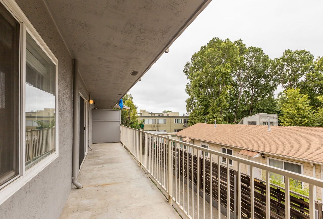 472 Jean - Photo 6 of 37