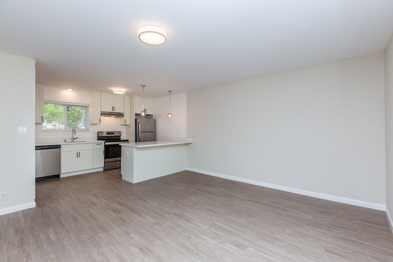 472 Jean - Photo 7 of 37