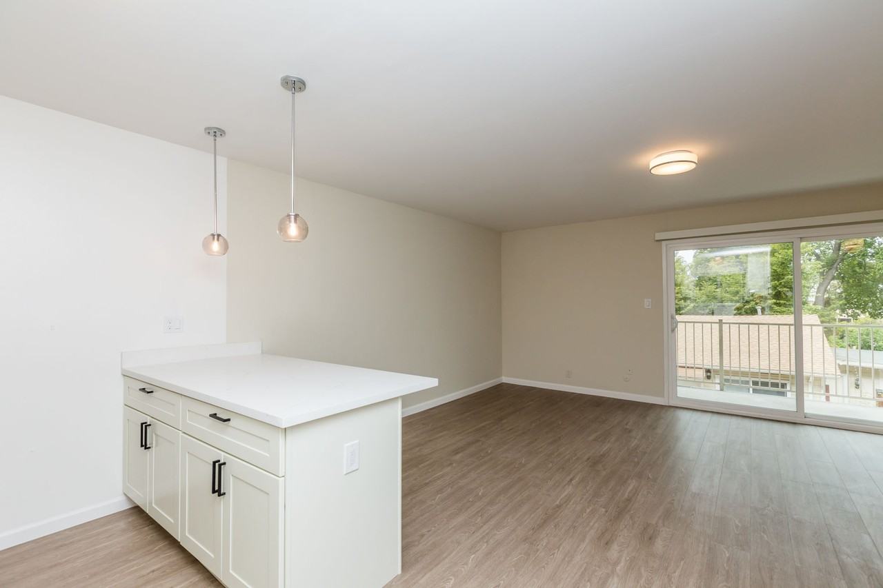 472 Jean - Photo 5 of 37