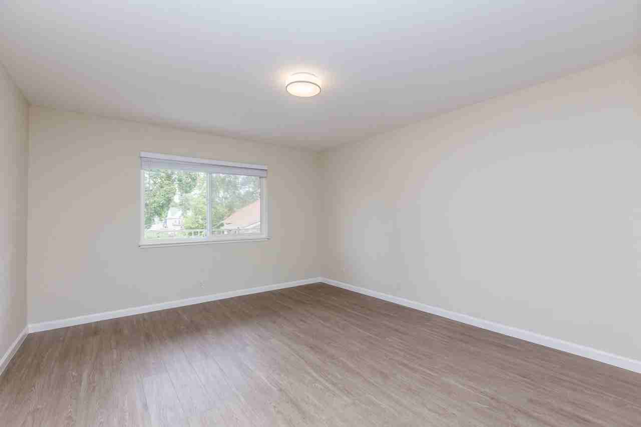 472 Jean - Photo 7 of 37