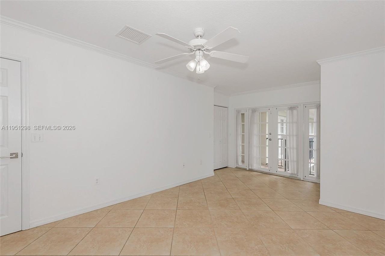 1000 Palm Trl - Photo 3 of 10