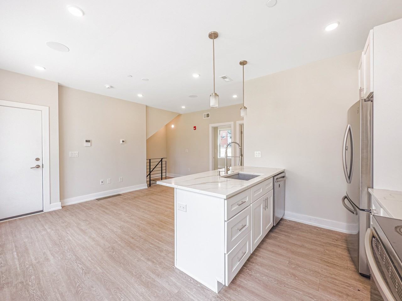2155 N Darien St ##Pa - Photo 2 of 3