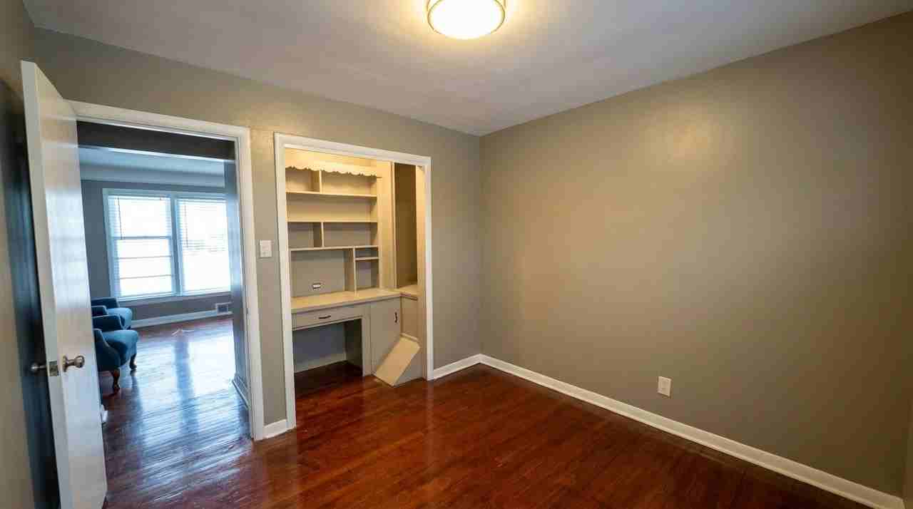220 Greenvale Rd