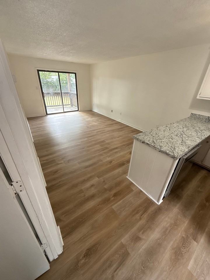 1326 N Frye Ave #I - Photo 3 of 6