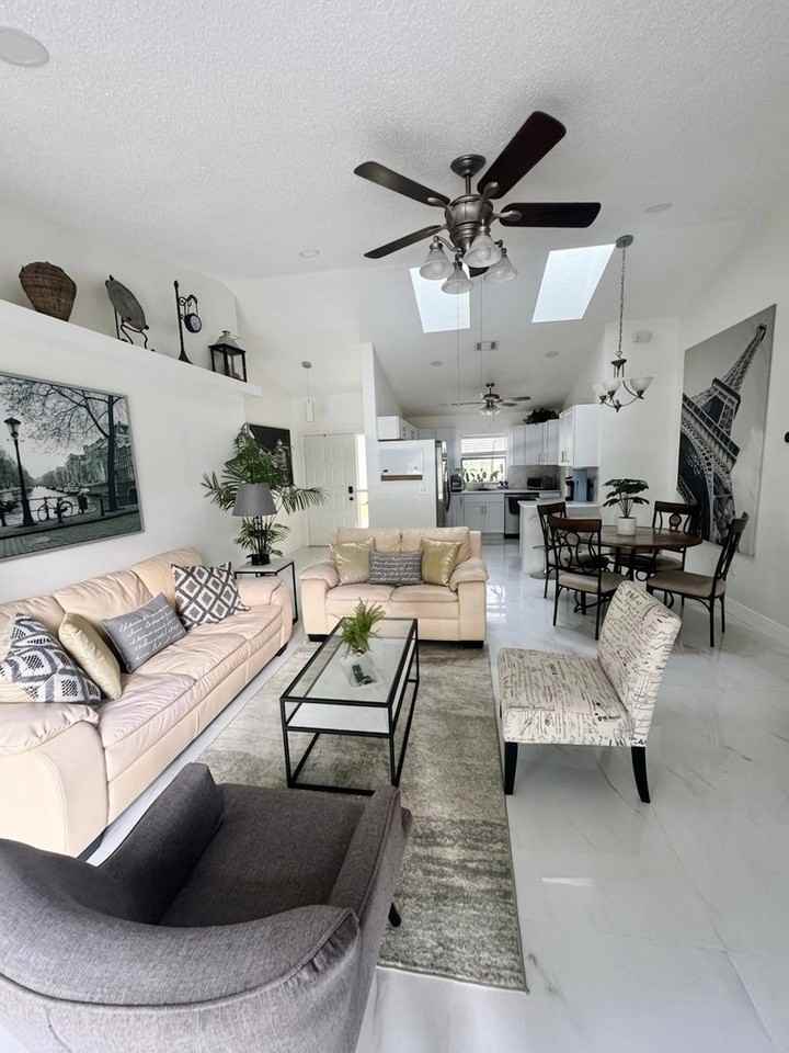 949 Cinnamon Ct - Photo 4 of 20