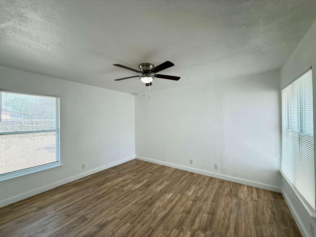 339 Brettonwood Dr - Photo 5 of 9