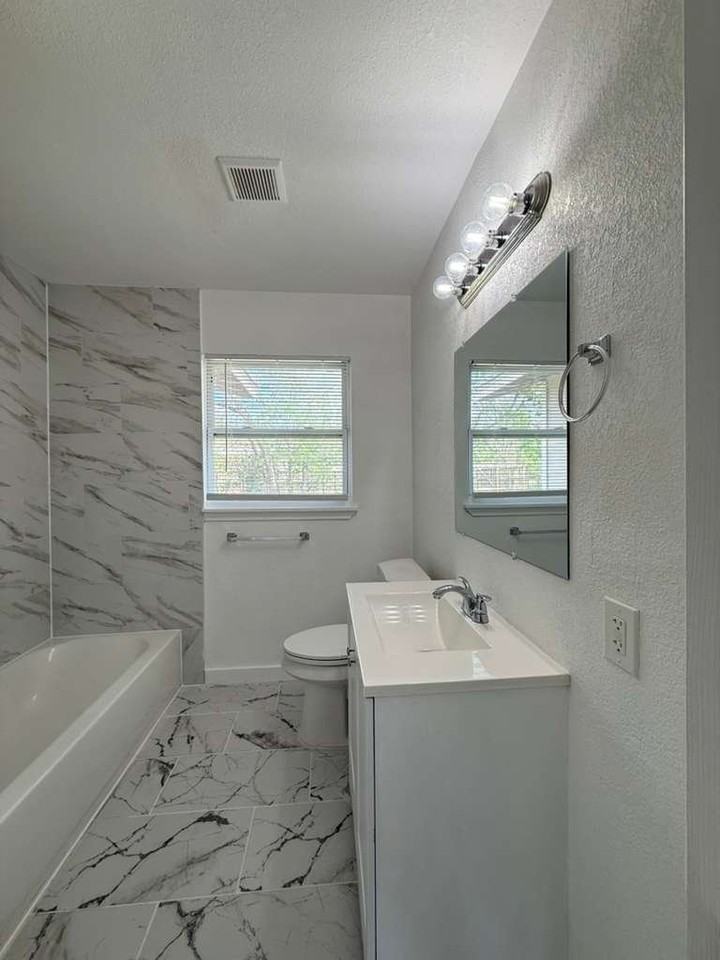 339 Brettonwood Dr - Photo 6 of 9