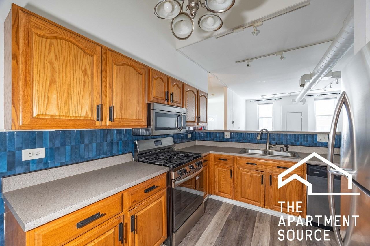 1844 W Henderson St - Photo 2 of 10