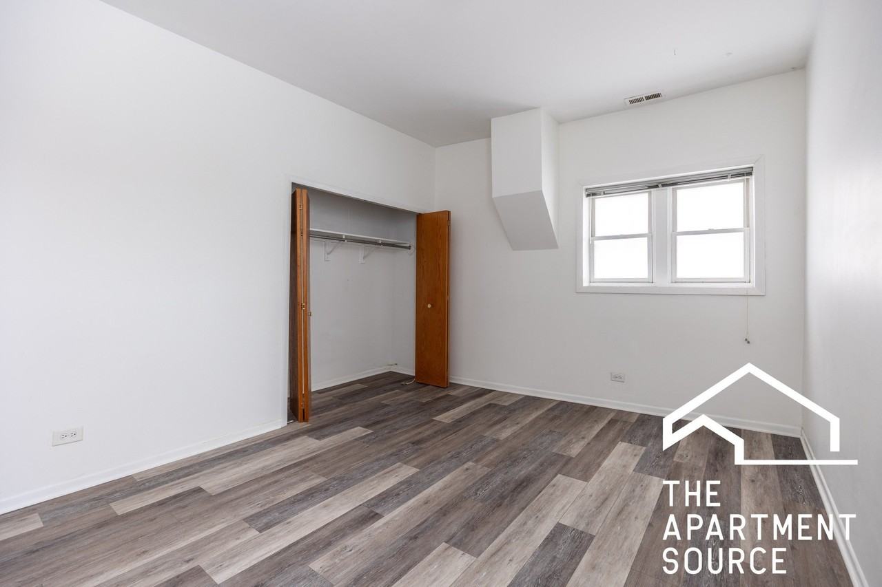 1844 W Henderson St - Photo 6 of 10