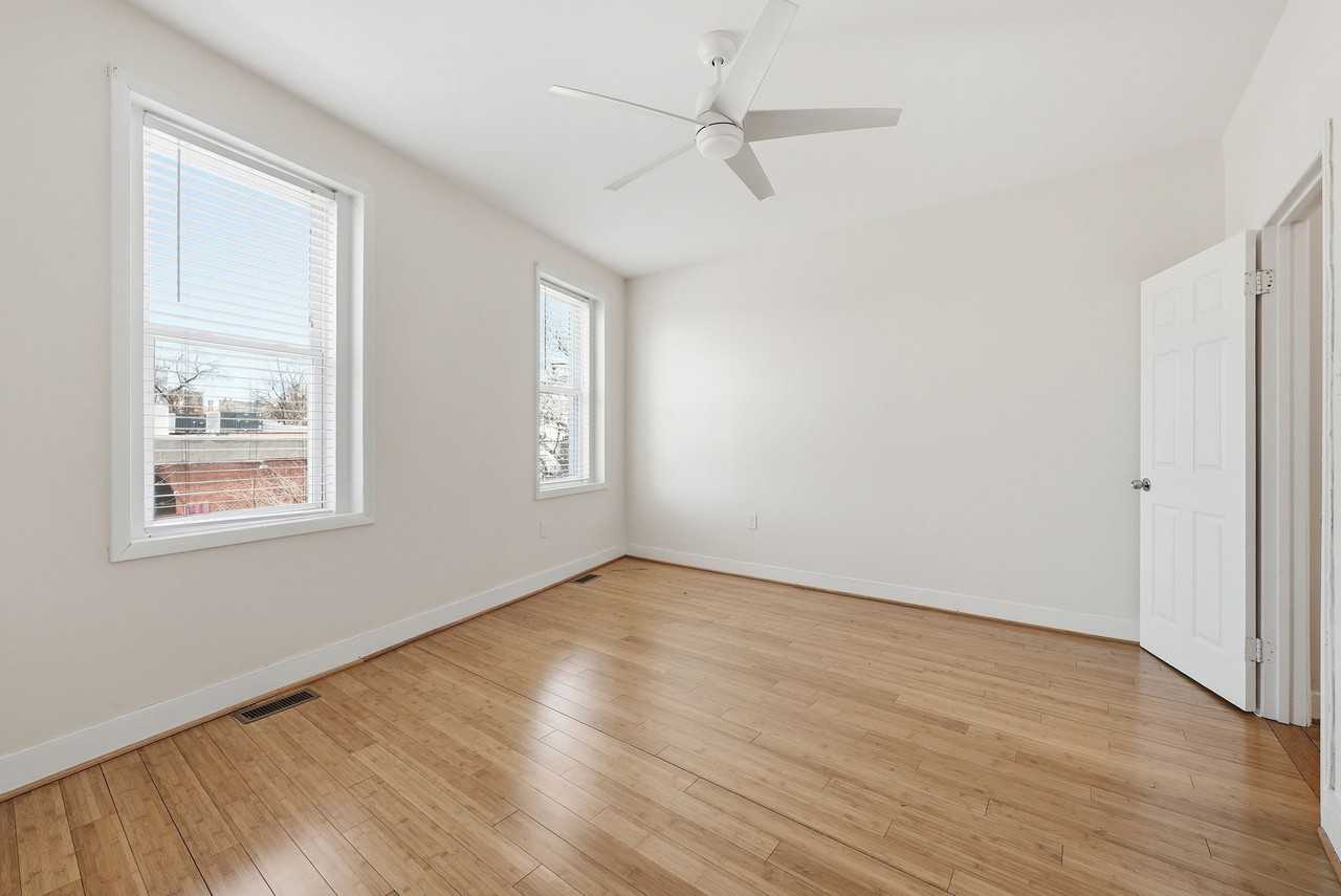 707 15th St Ne - Photo 2 of 4