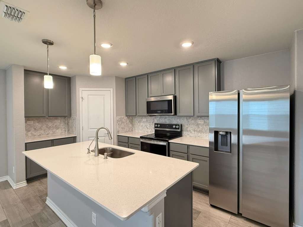 323 Deer Crest Dr - Photo 4 of 11