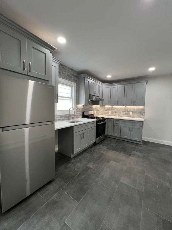 30 E Henry St #1 - Photo 2 of 5