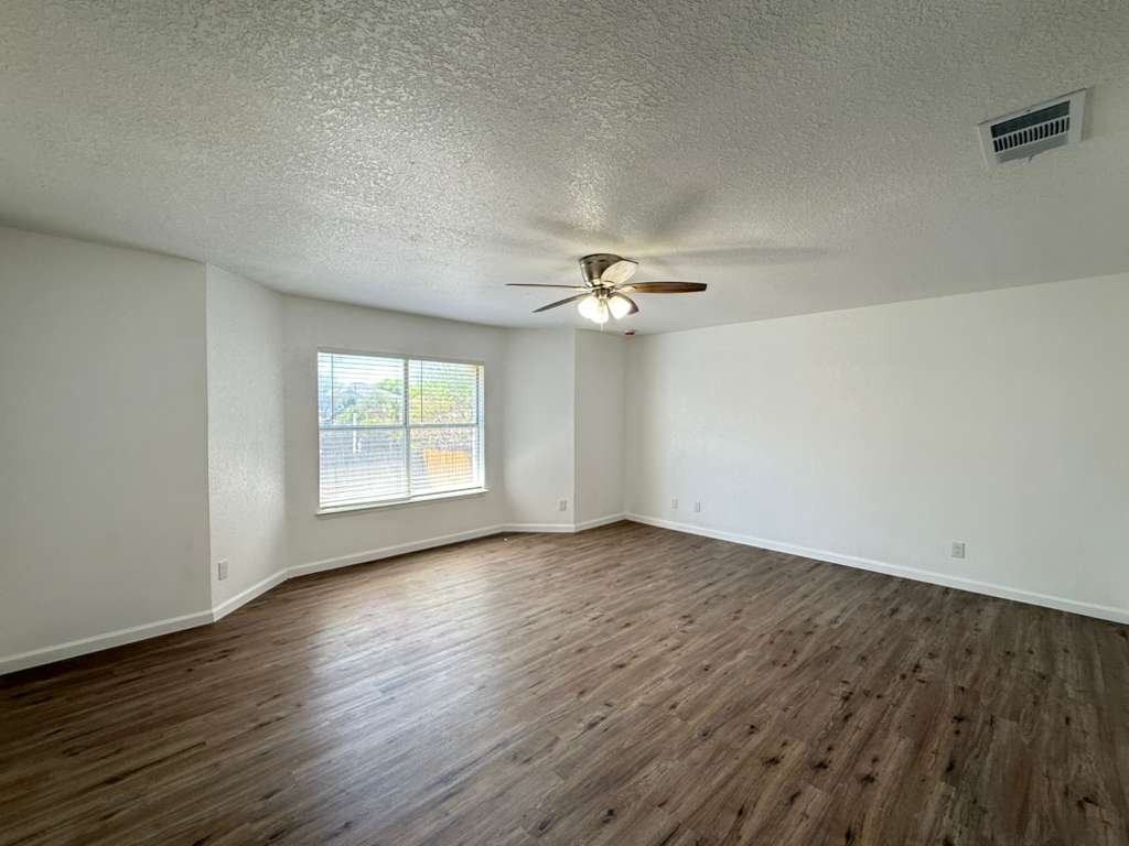 8206 Grimchester - Photo 7 of 12
