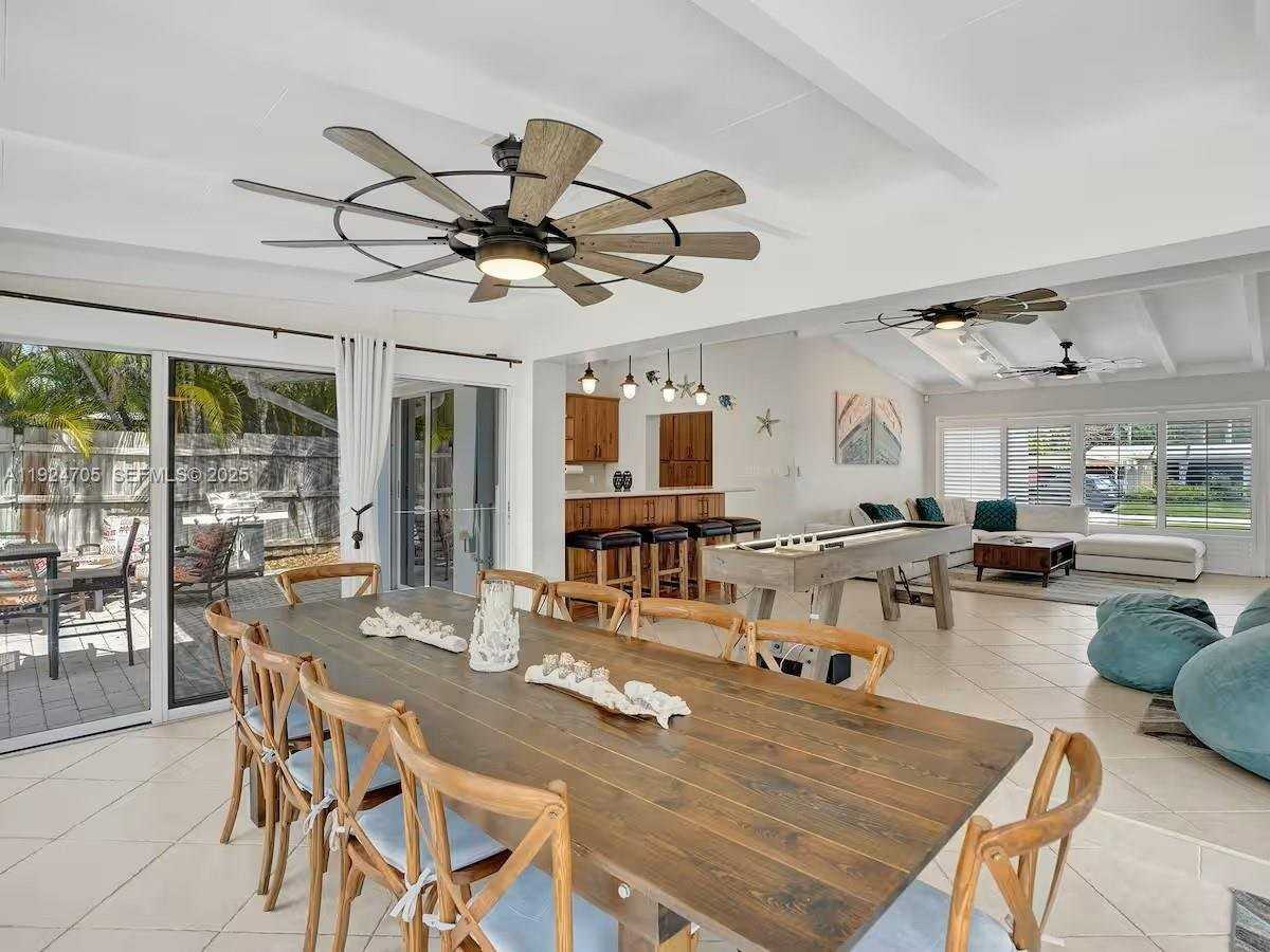 2525 Gulfstream Ln - Photo 5 of 9