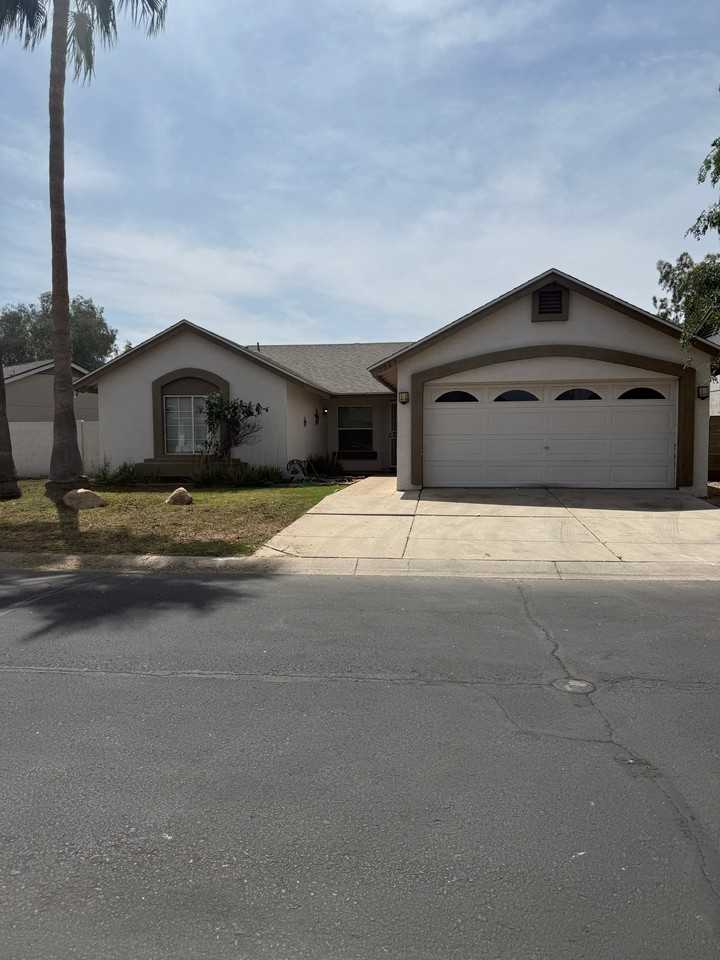 10243 W Reade Ave