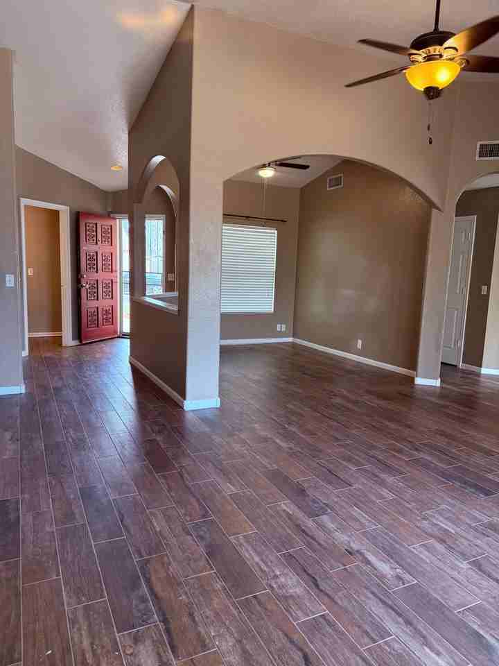 10243 W Reade Ave - Photo 3 of 17