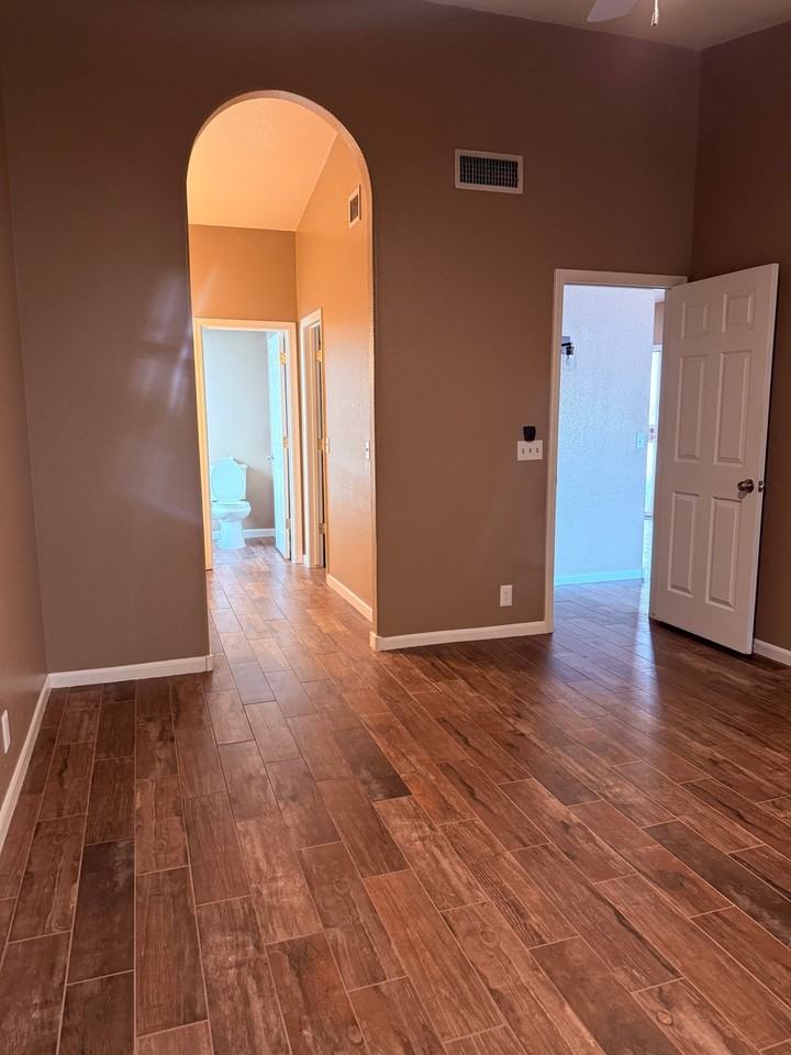 10243 W Reade Ave - Photo 7 of 17