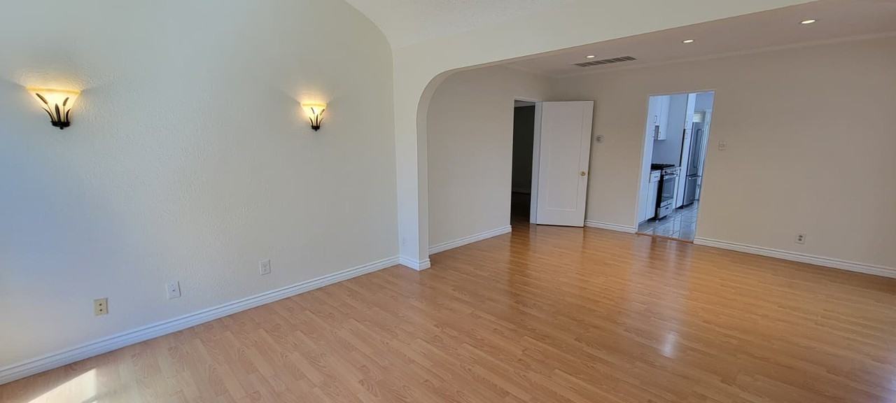 567 South St - Photo 3 of 9