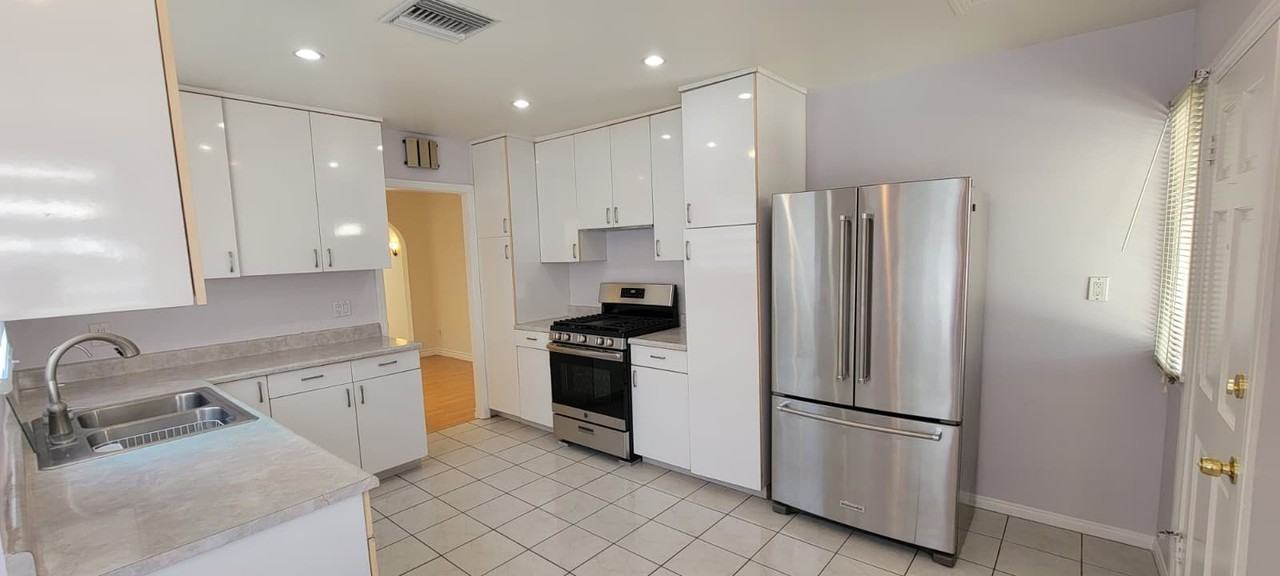 567 South St - Photo 6 of 9