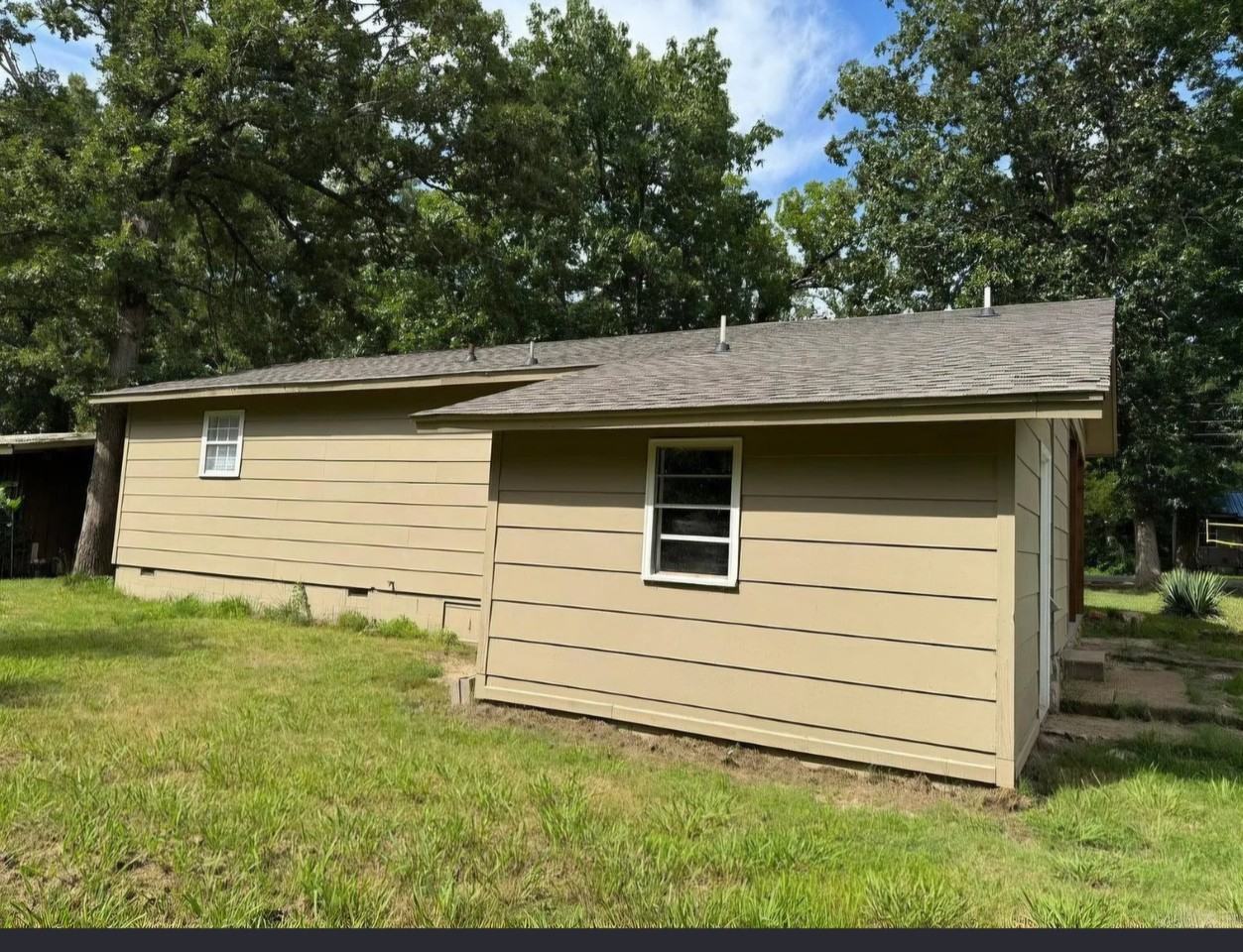 128 Hiawatha Dr - Photo 2 of 2