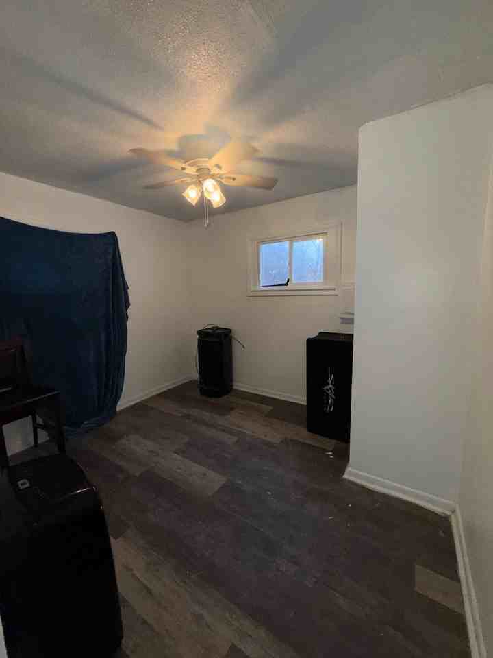 2621 Churchill Ave - Photo 3 of 4