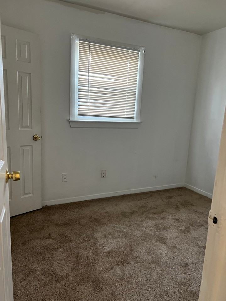7940 Thompson Rd #B - Photo 4 of 10