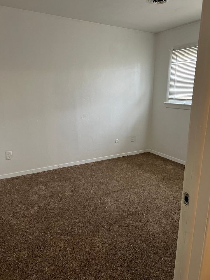 7940 Thompson Rd #B - Photo 5 of 10