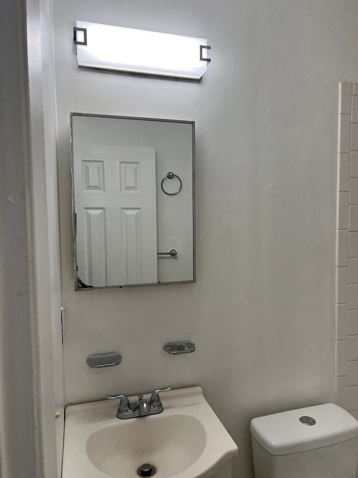 7940 Thompson Rd #B - Photo 6 of 10