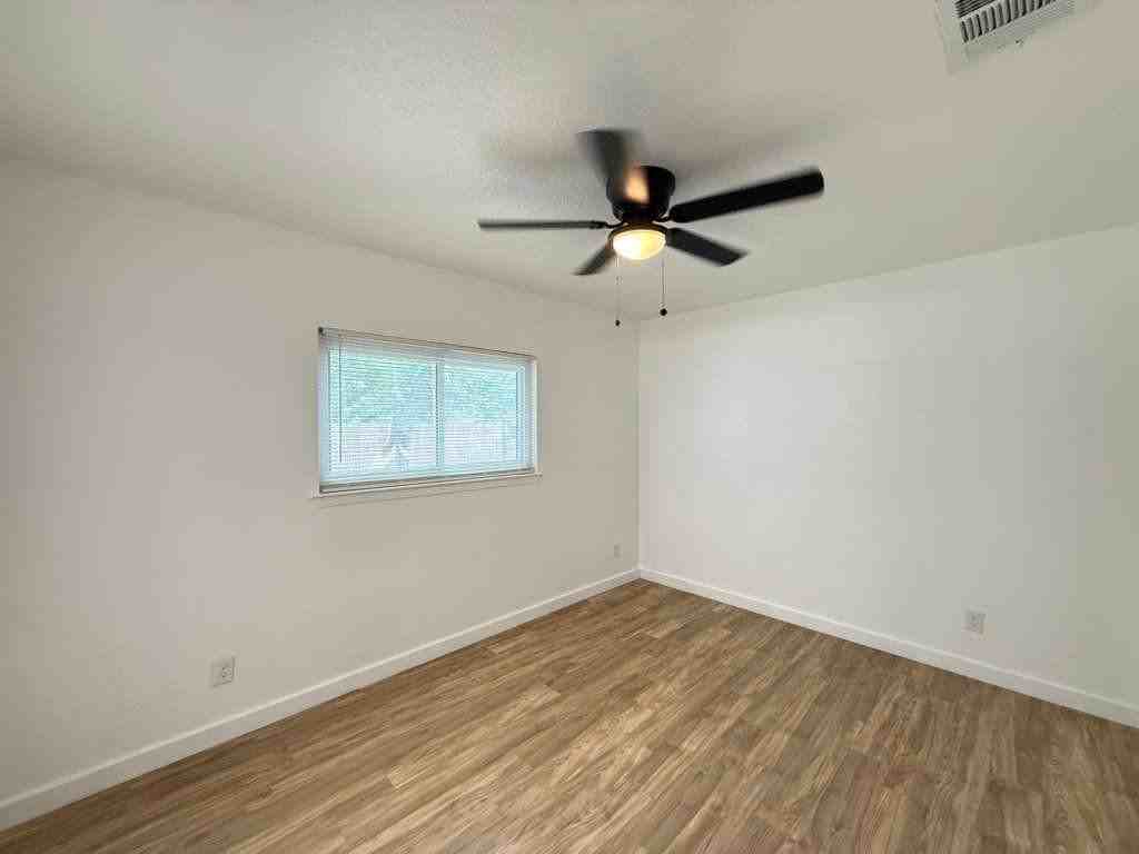 5542 Snow Fox St - Photo 4 of 8
