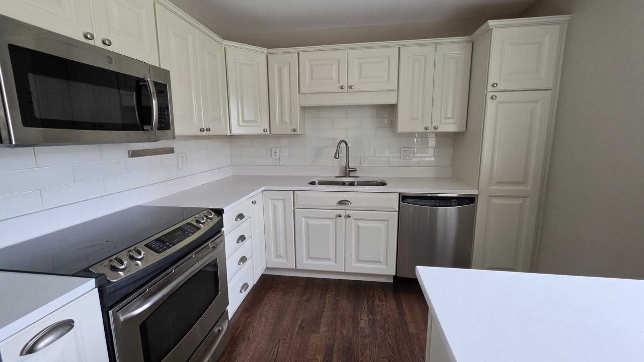 793 W Longview Ave - Photo 4 of 14