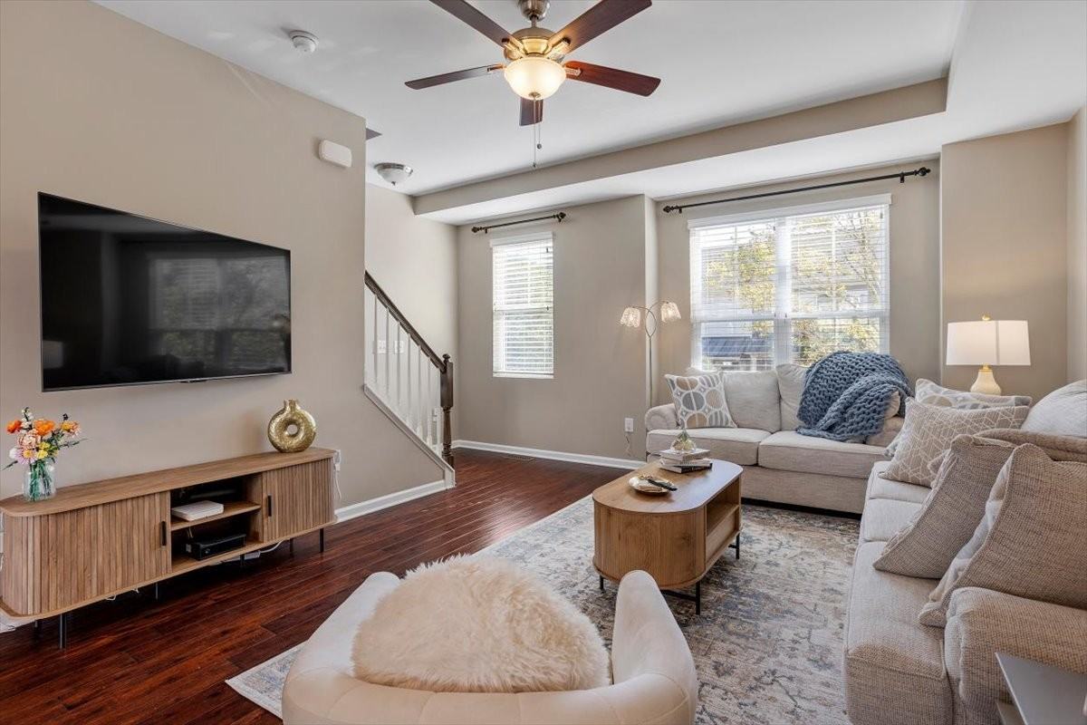1427 Crafton Way - Photo 3 of 20