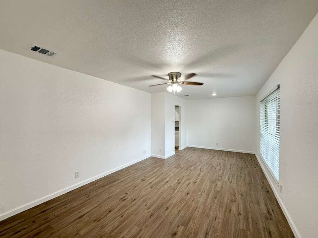 7506 Fairington Dr - Photo 3 of 7