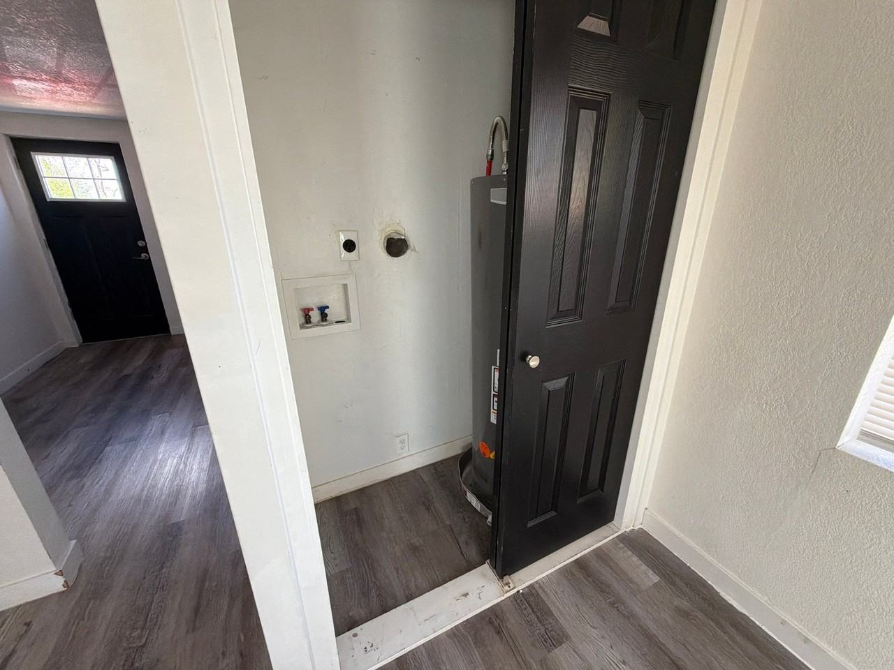 817 1st St #A - Photo 5 of 17