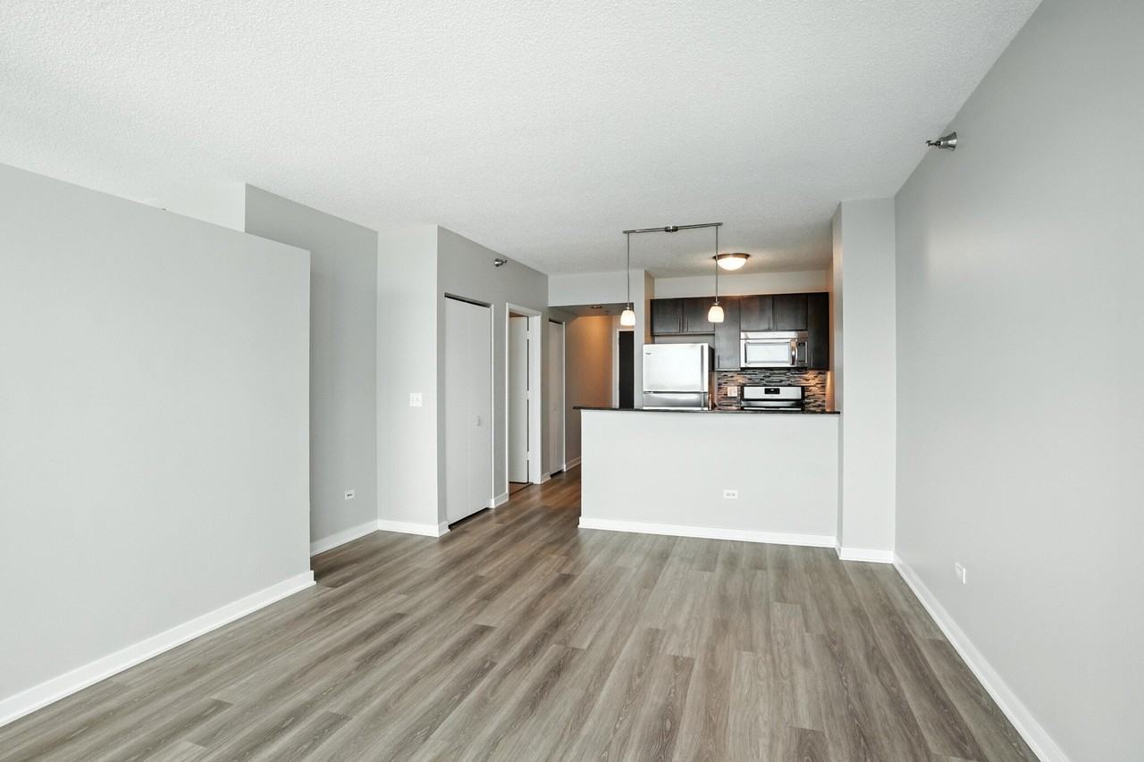 385 E Ohio St - Photo 2 of 13
