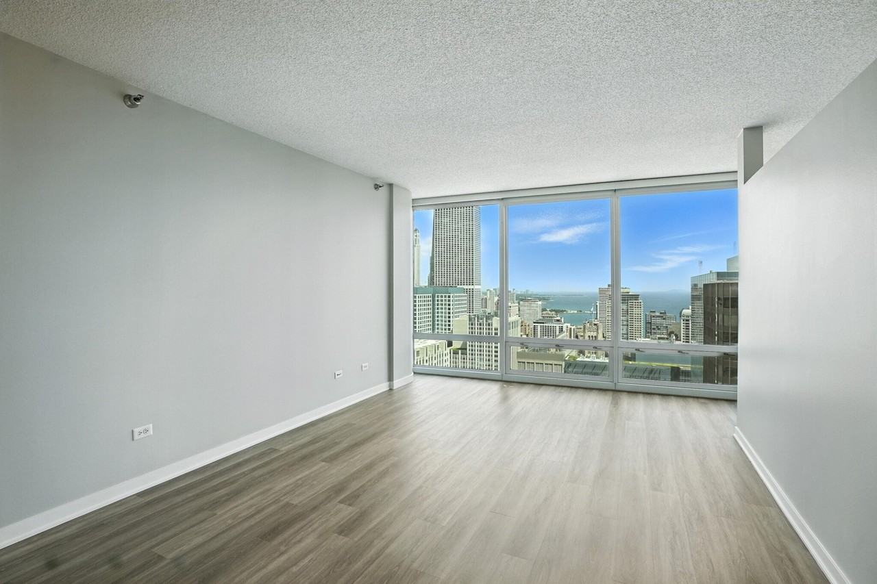 385 E Ohio St - Photo 3 of 13