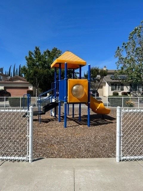 229 W 8th St #A - Photo 2 of 2