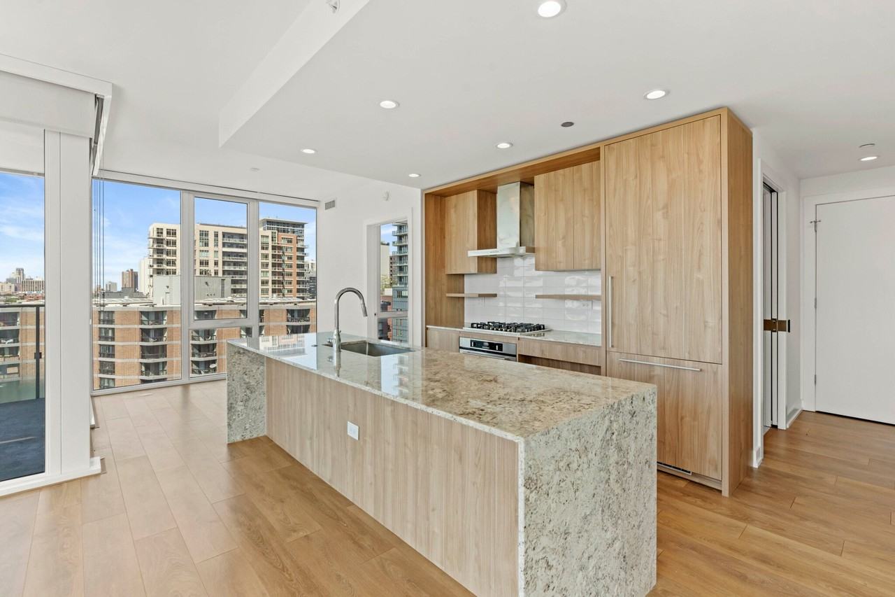 302 W Hill St - Photo 2 of 19