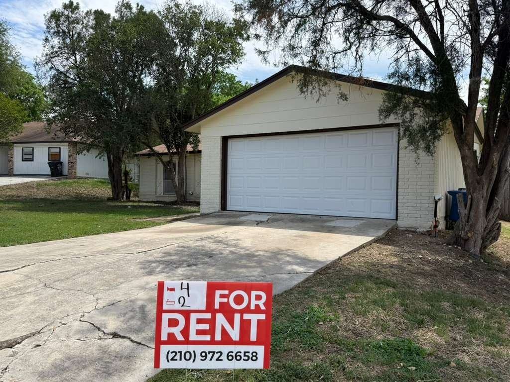 5822 Lake Wind St - Photo 2 of 12