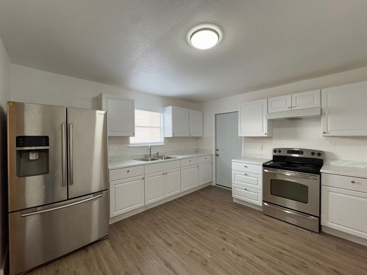 5822 Lake Wind St - Photo 5 of 12