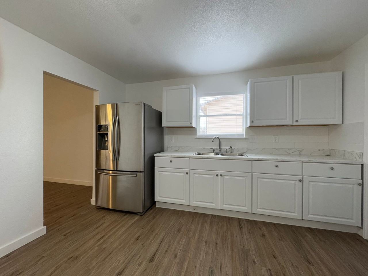 5822 Lake Wind St - Photo 6 of 12