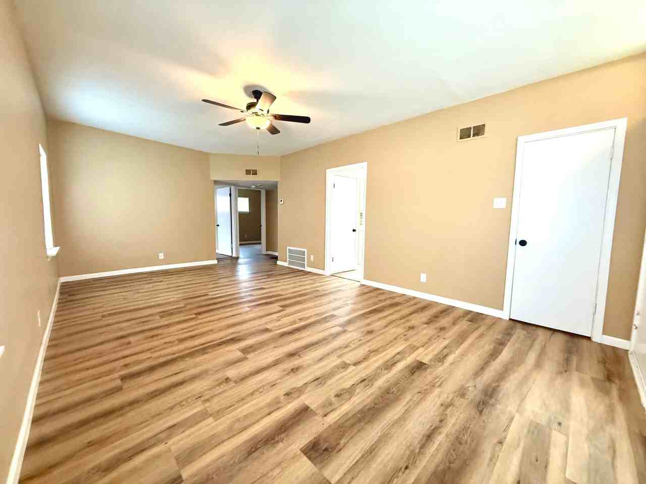 1535 N Jackson Ave - Photo 4 of 16