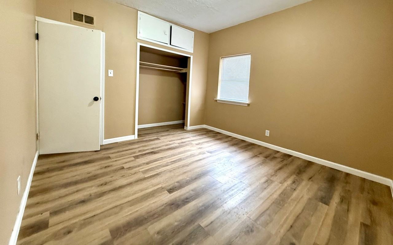 1535 N Jackson Ave - Photo 5 of 16