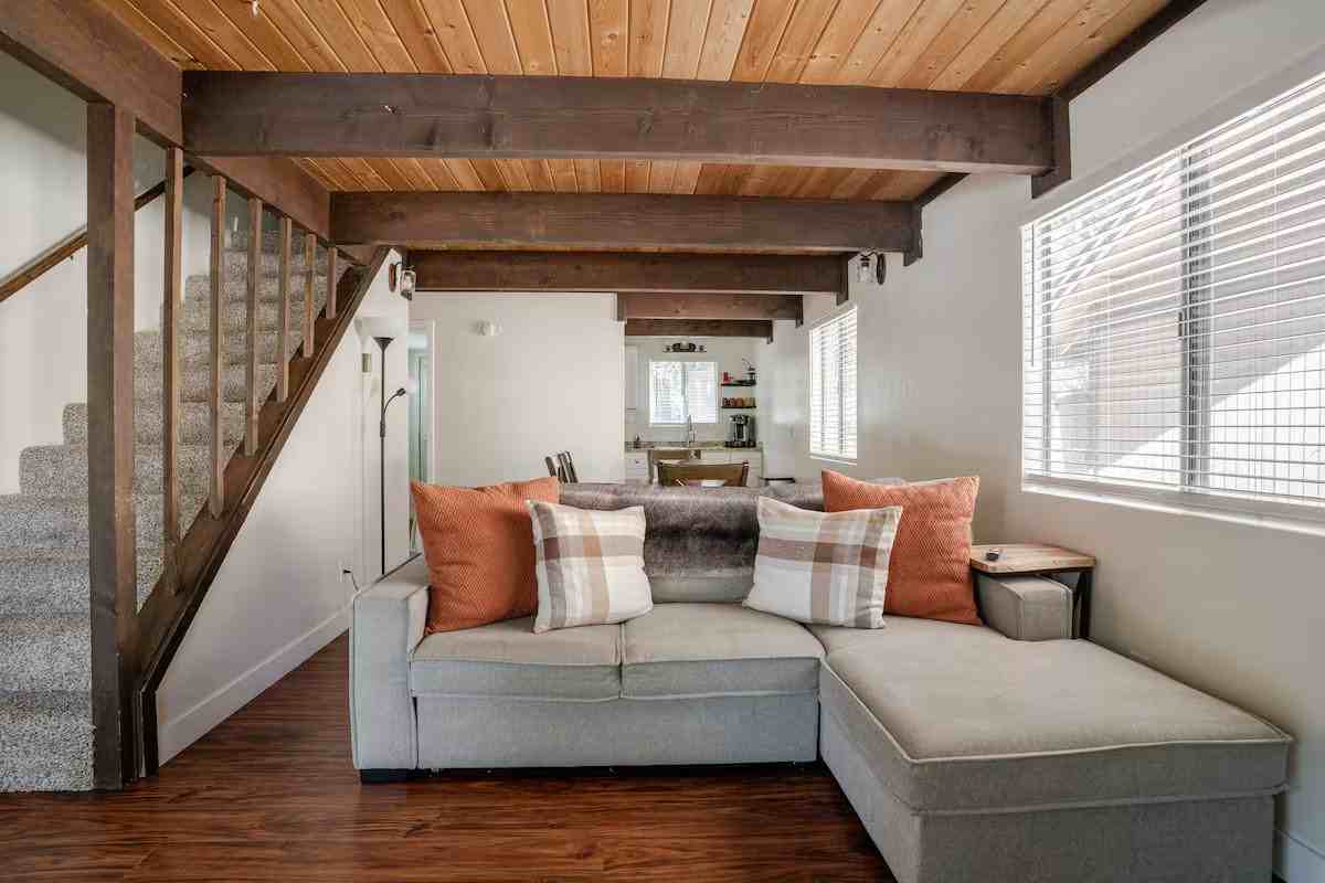 336 Spruce Ln - Photo 4 of 16