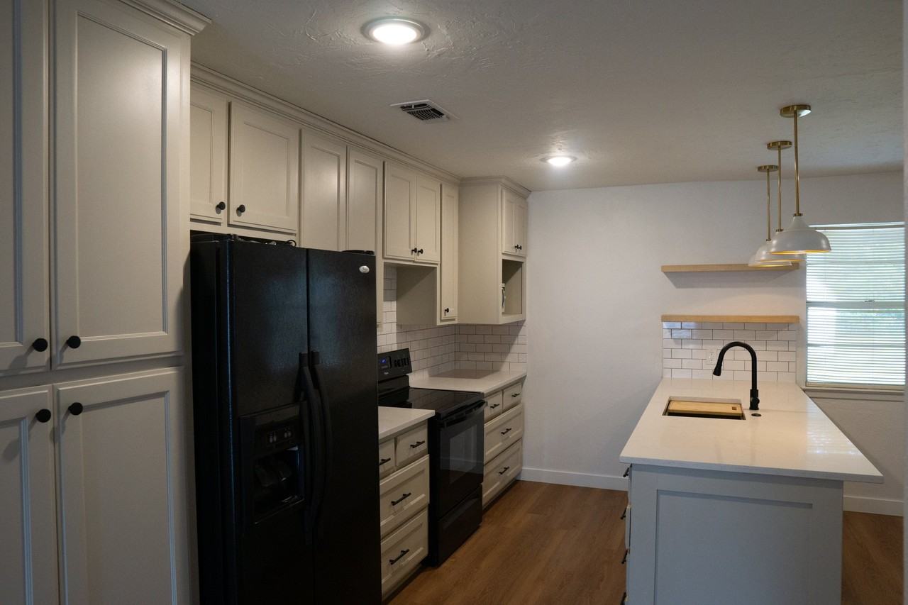 737 Hallvale Dr - Photo 2 of 16