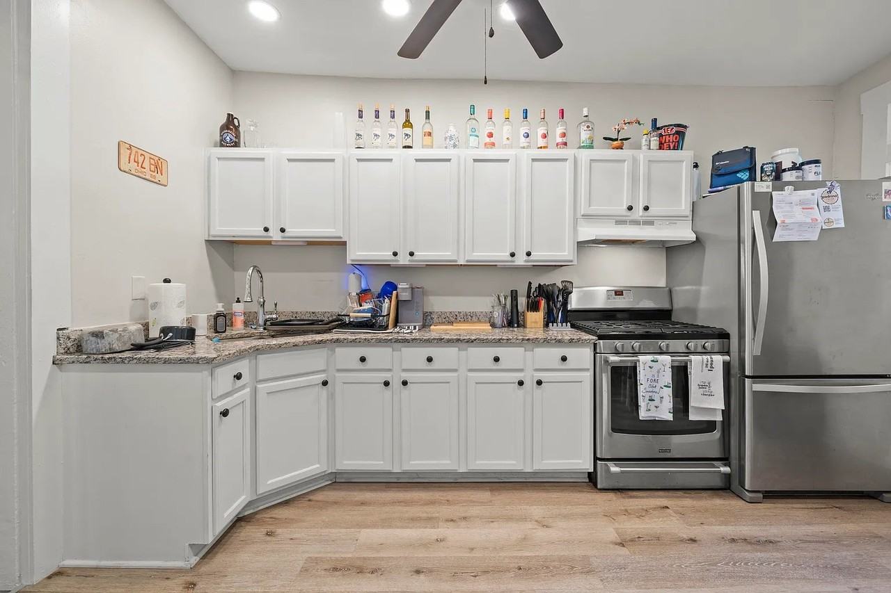 211 E 5th St #1 - Photo 3 of 11