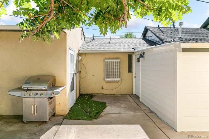 4530 Clayton St - Photo 4 of 17