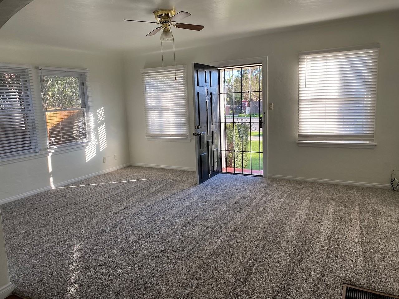 400 Jefferson St - Photo 3 of 10